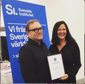 Julian Stubbs presents Placebrander award to Luleå